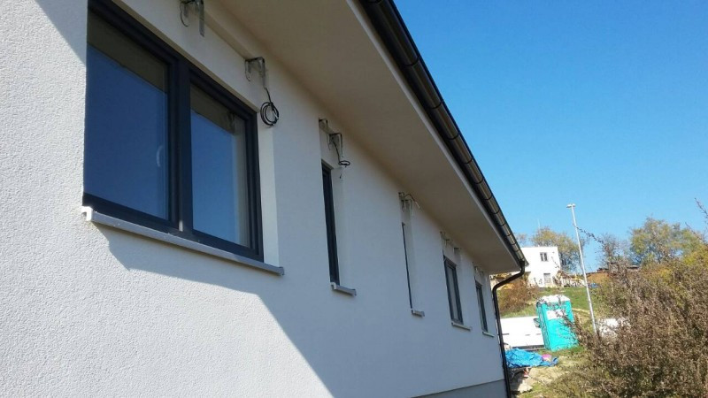 DRŽÁKY VENKOVNÍ ŽALUZIE A KRYCÍHO PLECHU